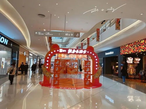 廣州市白云區(qū)有一家大型商場,有三條地鐵直達,卻似乎人氣不旺